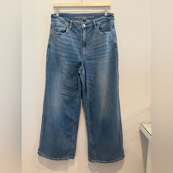 American Eagle Outfitters Denim - American Eagle Super High-Waisted Baggy Wide-Leg Jean Size 8 Short